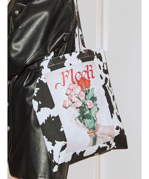 jouetie(ジュエティ)の「フラワーフォトトート BAG(トートバッグ・レディース・ブラック/オフホワイト/ベージュ/ブルー/ピンク/その他1・FREE)」の6枚目の写真