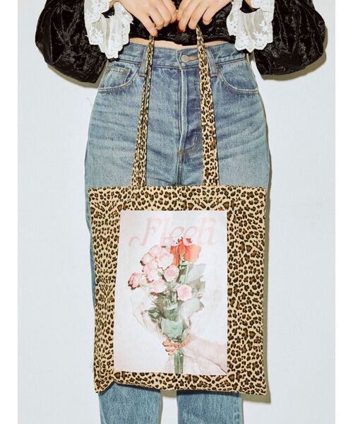 jouetie(ジュエティ)の「フラワーフォトトート BAG(トートバッグ・レディース・ブラック/オフホワイト/ベージュ/ブルー/ピンク/その他1・FREE)」の4枚目の写真