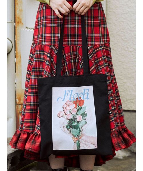 jouetie(ジュエティ)の「フラワーフォトトート BAG(トートバッグ・レディース・ブラック/オフホワイト/ベージュ/ブルー/ピンク/その他1・FREE)」の3枚目の写真