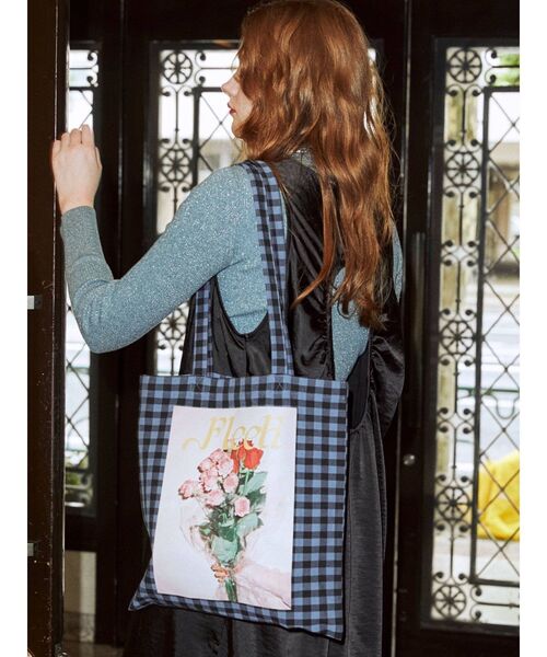 jouetie(ジュエティ)の「フラワーフォトトート BAG(トートバッグ・レディース・ブラック/オフホワイト/ベージュ/ブルー/ピンク/その他1・FREE)」の10枚目の写真