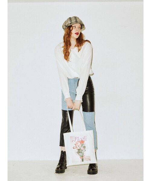 jouetie(ジュエティ)の「フラワーフォトトート BAG(トートバッグ・レディース・ブラック/オフホワイト/ベージュ/ブルー/ピンク/その他1・FREE)」の15枚目の写真