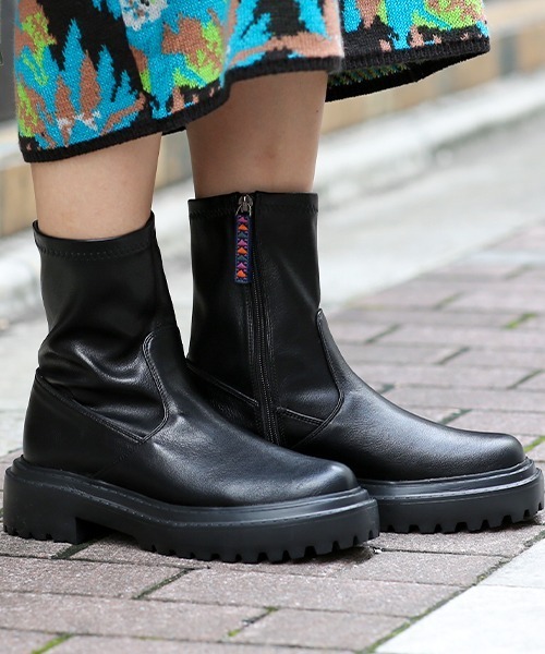 チチカカ(チチカカ)の「ストレッチショートブーツ(ブーツ・レディース・ブラック/カーキ・MEDIUM/LARGE)」の2枚目の写真