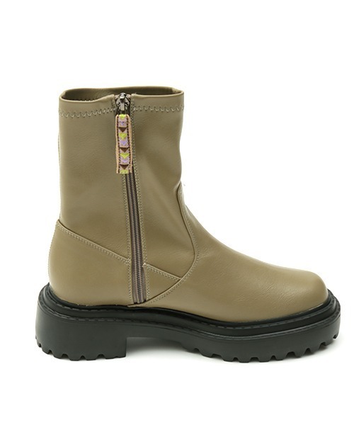 チチカカ(チチカカ)の「ストレッチショートブーツ(ブーツ・レディース・ブラック/カーキ・MEDIUM/LARGE)」の14枚目の写真