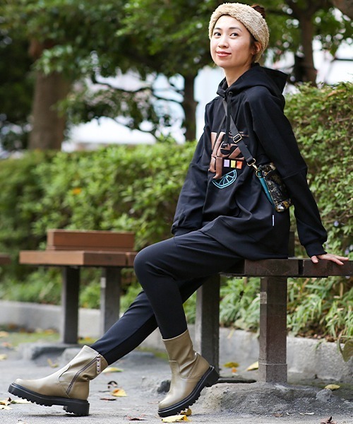 チチカカ(チチカカ)の「ストレッチショートブーツ(ブーツ・レディース・ブラック/カーキ・MEDIUM/LARGE)」の5枚目の写真