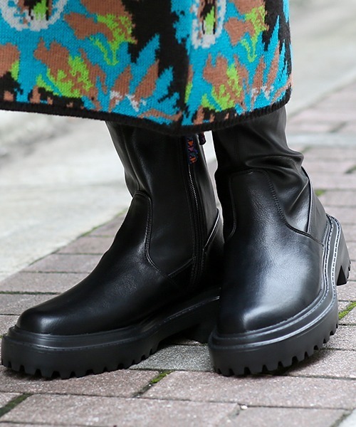 チチカカ(チチカカ)の「ストレッチショートブーツ(ブーツ・レディース・ブラック/カーキ・MEDIUM/LARGE)」の4枚目の写真