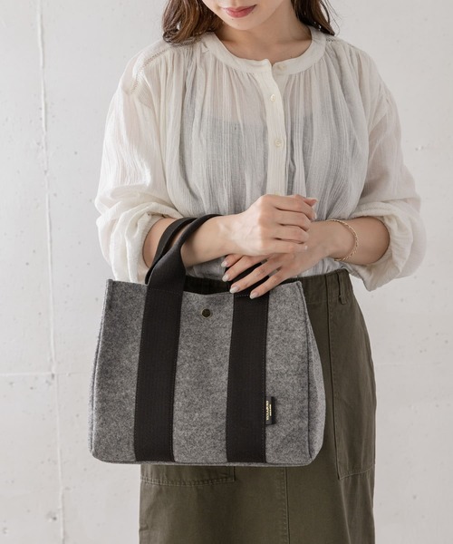 VIOLAd'ORO（ヴィオラドーロ）の「VIOLAd’ORO　GINO V-2128（トートバッグ・レディース・ブラック/グレー/モカ・ONE）」の2枚目の写真