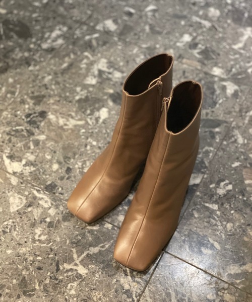 RIVE DROITE（リヴドロワ）の「安定感のある履き心地　レザースクエアブーツ（ブーツ・レディース・ブラック/ベージュ・24.5/23.5）」の2枚目の写真