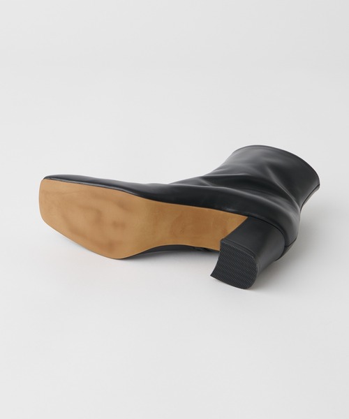 RIVE DROITE（リヴドロワ）の「安定感のある履き心地　レザースクエアブーツ（ブーツ・レディース・ブラック/ベージュ・24.5/23.5）」の5枚目の写真