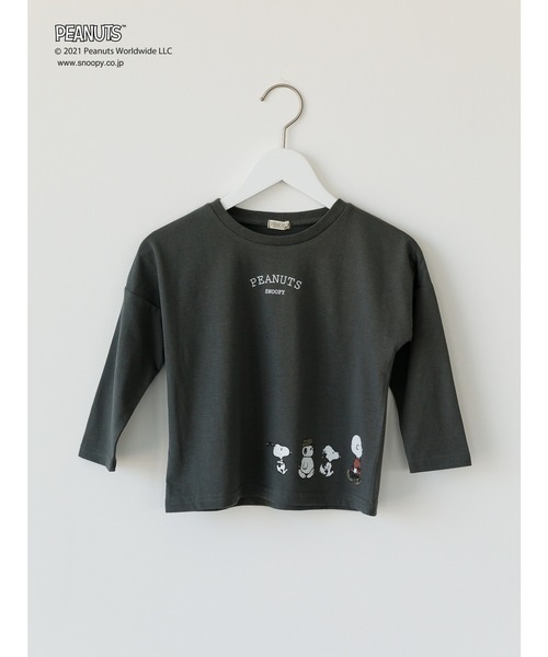 koe（コエ）の「PEANUTS スヌーピーロングTシャツ＊（Tシャツ/カットソー・キッズ・ブラウン/モカ/サックスブルー/チャコールグレー/グレイッシュベージュ/グリーン・100/120/110/130）」の2枚目の写真