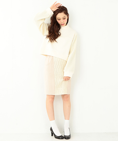 CAROLINA GLASER(カロリナ グレイサー)の「CAROLINA GLASER / スタンドカラー ショートトップス(スウェット・レディース・ブラック/クリーム・ONE SIZE)」の8枚目の写真