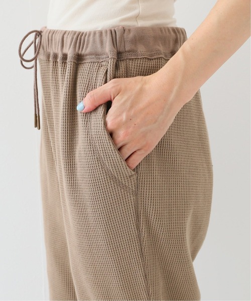 SLOBE IENA（スローブイエナ）の「ワッフルジョガーパンツ【手洗い可能/ウエストゴム】◆（その他パンツ・レディース・ブラック/キャメル・FREE）」の4枚目の写真