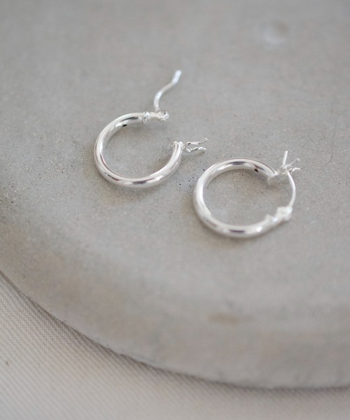 Senti（センティ）の「HOOP EARRING SV（ピアス（両耳用）・メンズ・シルバー・FREE）」の2枚目の写真