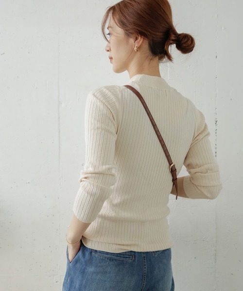 URBAN RESEARCH DOORS(アーバンリサーチドアーズ)の「ハイネックリブKNIT(ニット/セーター・レディース・ブラック/アイボリー/ブラウン系その他/ブルー系その他・ONE)」の5枚目の写真