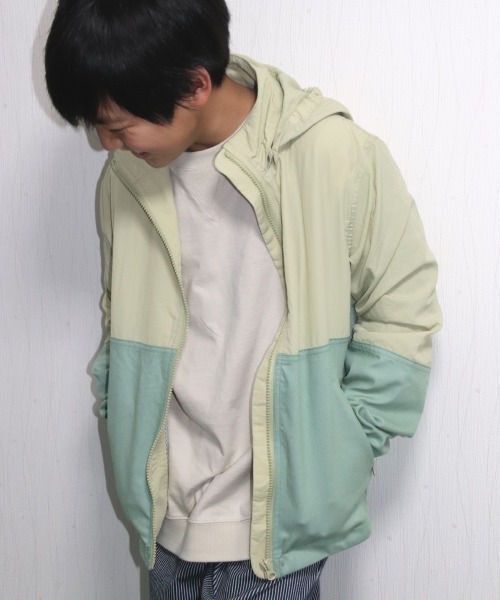 MAKE YOUR DAY(メイクユアデイ)の「バイカラーフーディ■150.160cm(ナイロンジャケット・キッズ・ブラック/ピンク/ブルー/ミント・150/160)」の1枚目の写真