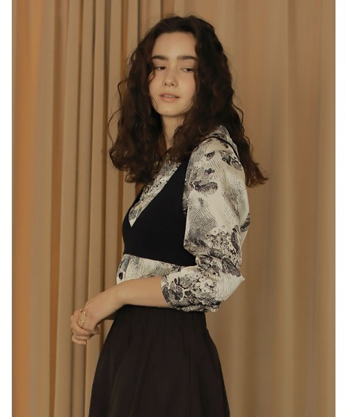 Re:EDIT（リエディ）の「[2点セット]ニットビスチェ×開襟ヴィンテージ柄シャツ（シャツ/ブラウス・レディース・レッド/ブラック・LARGE/MEDIUM）」の3枚目の写真