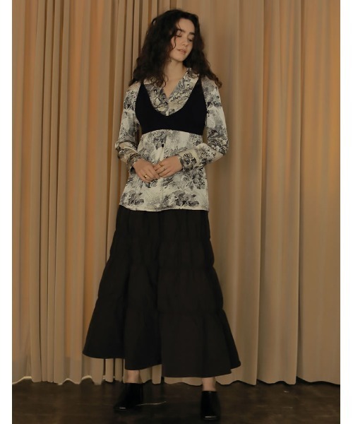 Re:EDIT（リエディ）の「[2点セット]ニットビスチェ×開襟ヴィンテージ柄シャツ（シャツ/ブラウス・レディース・レッド/ブラック・LARGE/MEDIUM）」の5枚目の写真