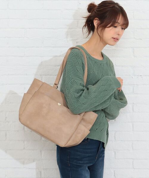 SHOO・LA・RUE(シューラルー)の「◆10ポケットフェイクレザートート(トートバッグ・レディース・ブラック/サンドベージュ/キャメル/ネイビー系5・00)」の10枚目の写真