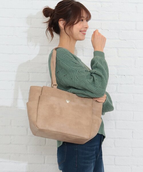 SHOO・LA・RUE(シューラルー)の「◆10ポケットフェイクレザートート(トートバッグ・レディース・ブラック/サンドベージュ/キャメル/ネイビー系5・00)」の12枚目の写真