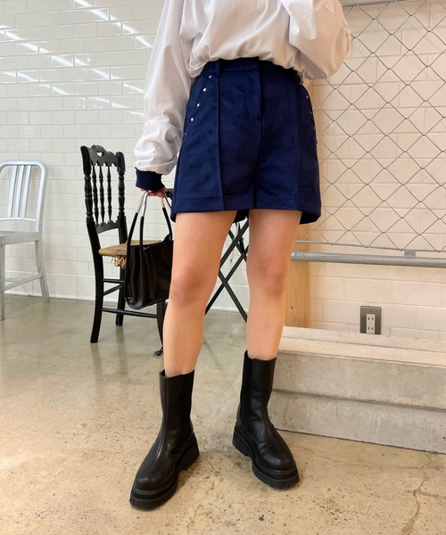 WHO'S WHO gallery（フーズフーギャラリー）の「スウェードポンチショートパンツ（その他パンツ・レディース・アイボリー/ブラック/ネイビー/サックスブルー/キャメル・FREE）」の4枚目の写真