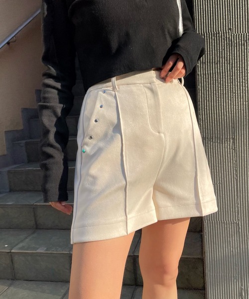 WHO'S WHO gallery（フーズフーギャラリー）の「スウェードポンチショートパンツ（その他パンツ・レディース・アイボリー/ブラック/ネイビー/サックスブルー/キャメル・FREE）」の2枚目の写真