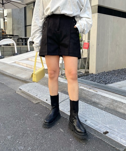 WHO'S WHO gallery（フーズフーギャラリー）の「スウェードポンチショートパンツ（その他パンツ・レディース・アイボリー/ブラック/ネイビー/サックスブルー/キャメル・FREE）」の10枚目の写真