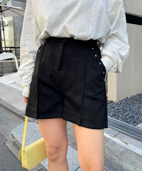 WHO'S WHO gallery（フーズフーギャラリー）の「スウェードポンチショートパンツ（その他パンツ・レディース・アイボリー/ブラック/ネイビー/サックスブルー/キャメル・FREE）」の12枚目の写真