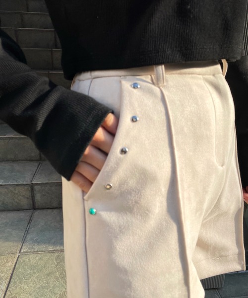 WHO'S WHO gallery（フーズフーギャラリー）の「スウェードポンチショートパンツ（その他パンツ・レディース・アイボリー/ブラック/ネイビー/サックスブルー/キャメル・FREE）」の17枚目の写真