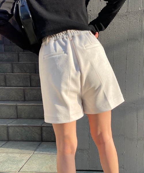 WHO'S WHO gallery（フーズフーギャラリー）の「スウェードポンチショートパンツ（その他パンツ・レディース・アイボリー/ブラック/ネイビー/サックスブルー/キャメル・FREE）」の18枚目の写真
