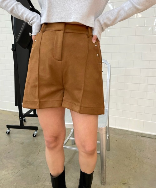 WHO'S WHO gallery（フーズフーギャラリー）の「スウェードポンチショートパンツ（その他パンツ・レディース・アイボリー/ブラック/ネイビー/サックスブルー/キャメル・FREE）」の6枚目の写真