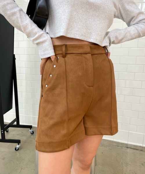 WHO'S WHO gallery（フーズフーギャラリー）の「スウェードポンチショートパンツ（その他パンツ・レディース・アイボリー/ブラック/ネイビー/サックスブルー/キャメル・FREE）」の7枚目の写真