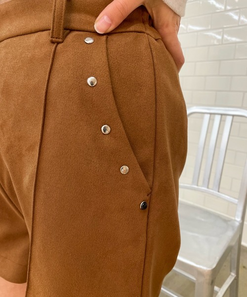 WHO'S WHO gallery（フーズフーギャラリー）の「スウェードポンチショートパンツ（その他パンツ・レディース・アイボリー/ブラック/ネイビー/サックスブルー/キャメル・FREE）」の8枚目の写真