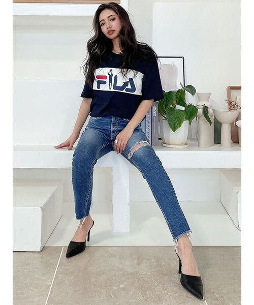 FILA（フィラ）の「GYDA×FILA BASKETBALL BIG Tシャツ（Tシャツ/カットソー・レディース・ブラック/ネイビー/オフホワイト・FREE）」の4枚目の写真