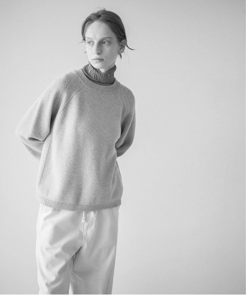 UNFIL（アンフィル）の「unfil アンフィル / silk wool honeycomb-knit mock neck sweater シルクウール ハニカムニット モックネックセーター / WWFL-UU002（ニット/セーター・メンズ・ベージュ/チャコールグレー・4/5）」の3枚目の写真