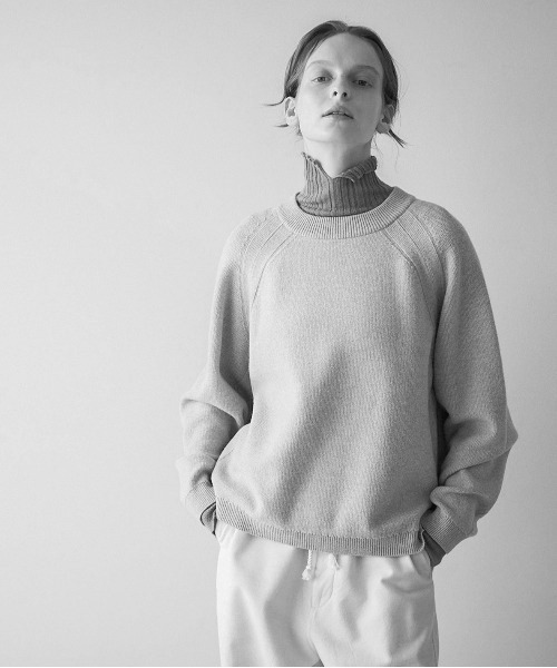 UNFIL（アンフィル）の「unfil アンフィル / silk wool honeycomb-knit mock neck sweater シルクウール ハニカムニット モックネックセーター / WWFL-UU002（ニット/セーター・メンズ・ベージュ/チャコールグレー・4/5）」の5枚目の写真
