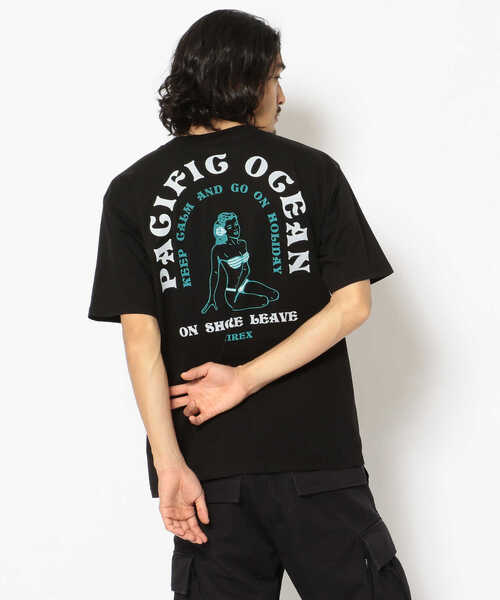 AVIREX（アヴィレックス）の「ホリディガール Tシャツ  /HOLIDAY GIRL T-SHIRT / アヴィレックス / AVIREX（Tシャツ/カットソー・メンズ・ブラック/サックスブルー/ホワイト・XX-LARGE/MEDIUM/LARGE/X-LARGE）」の4枚目の写真