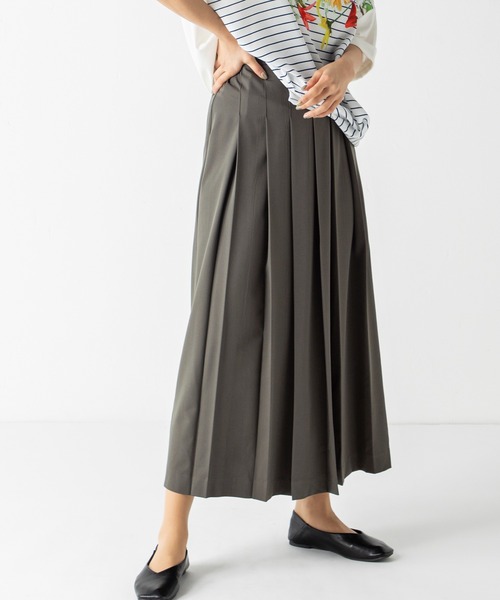 MILLION CARATS(ミリオンカラッツ)の「フロントのプリーツがきれいめな着こなしを導くロングプリーツスカート(スカート・レディース・チャコールグレー/ベージュ/ミント・FREE)」の2枚目の写真