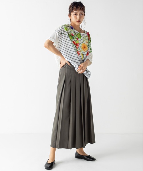 MILLION CARATS(ミリオンカラッツ)の「フロントのプリーツがきれいめな着こなしを導くロングプリーツスカート(スカート・レディース・チャコールグレー/ベージュ/ミント・FREE)」の4枚目の写真