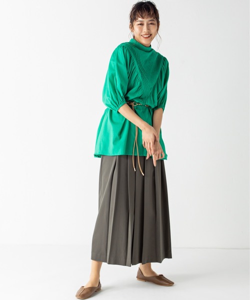 MILLION CARATS(ミリオンカラッツ)の「フロントのプリーツがきれいめな着こなしを導くロングプリーツスカート(スカート・レディース・チャコールグレー/ベージュ/ミント・FREE)」の7枚目の写真