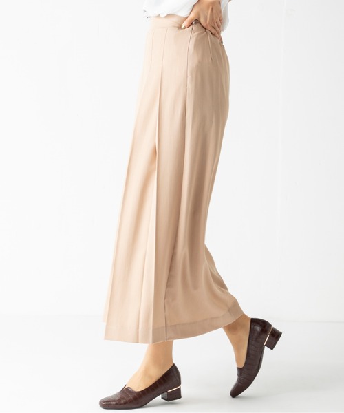 MILLION CARATS(ミリオンカラッツ)の「フロントのプリーツがきれいめな着こなしを導くロングプリーツスカート(スカート・レディース・チャコールグレー/ベージュ/ミント・FREE)」の10枚目の写真