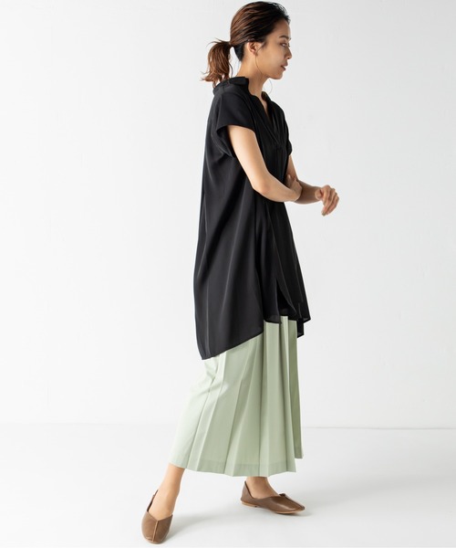 MILLION CARATS(ミリオンカラッツ)の「フロントのプリーツがきれいめな着こなしを導くロングプリーツスカート(スカート・レディース・チャコールグレー/ベージュ/ミント・FREE)」の18枚目の写真