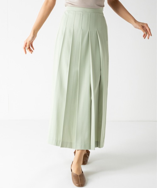 MILLION CARATS(ミリオンカラッツ)の「フロントのプリーツがきれいめな着こなしを導くロングプリーツスカート(スカート・レディース・チャコールグレー/ベージュ/ミント・FREE)」の20枚目の写真