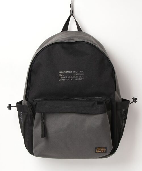 AVIREX（アヴィレックス）の「MILITARY GARMENTS BACK PACK/ ミリタリーガーメンツバックパック（バックパック/リュック・レディース・ブラック/ベージュ・FREE）」の2枚目の写真