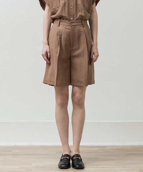 ALLUMER（アリュメール）の「タックショートパンツ（その他パンツ・レディース・ブラック/キャメル・1）」の6枚目の写真