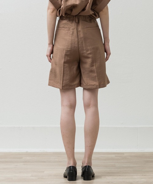 ALLUMER（アリュメール）の「タックショートパンツ（その他パンツ・レディース・ブラック/キャメル・1）」の20枚目の写真