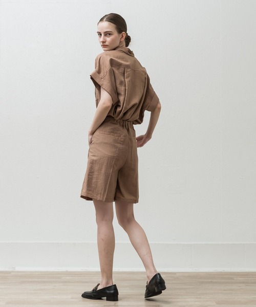 ALLUMER（アリュメール）の「タックショートパンツ（その他パンツ・レディース・ブラック/キャメル・1）」の4枚目の写真