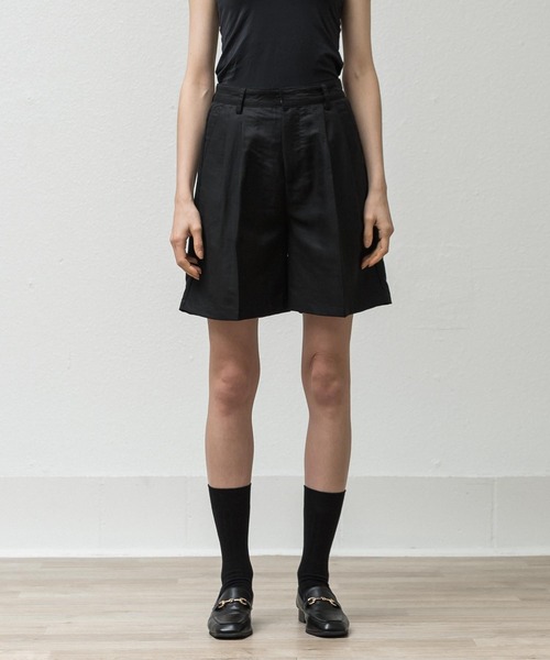 ALLUMER（アリュメール）の「タックショートパンツ（その他パンツ・レディース・ブラック/キャメル・1）」の5枚目の写真