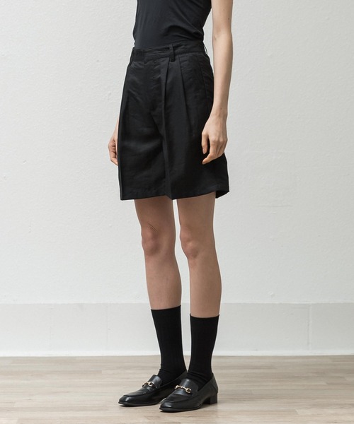 ALLUMER（アリュメール）の「タックショートパンツ（その他パンツ・レディース・ブラック/キャメル・1）」の10枚目の写真