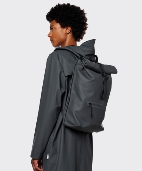 RAINS（レインズ）の「RAINS/レインズ/ROLL TOP RUCKSACK（バックパック/リュック・メンズ・ブラック/ネイビー/チャコールグレー・FREE）」の18枚目の写真