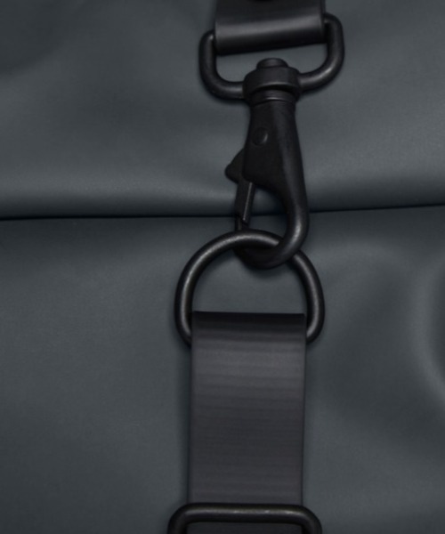 RAINS（レインズ）の「RAINS/レインズ/ROLL TOP RUCKSACK（バックパック/リュック・メンズ・ブラック/ネイビー/チャコールグレー・FREE）」の21枚目の写真