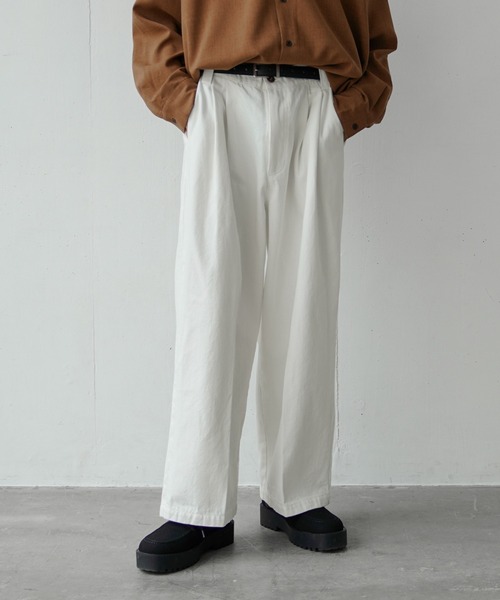CASPER JOHN（キャスパージョン）の「Tapered wide denim pants/テーパードワイドデニムパンツ（デニムパンツ・メンズ・ホワイト/ネイビー・SMALL/MEDIUM/LARGE）」の2枚目の写真